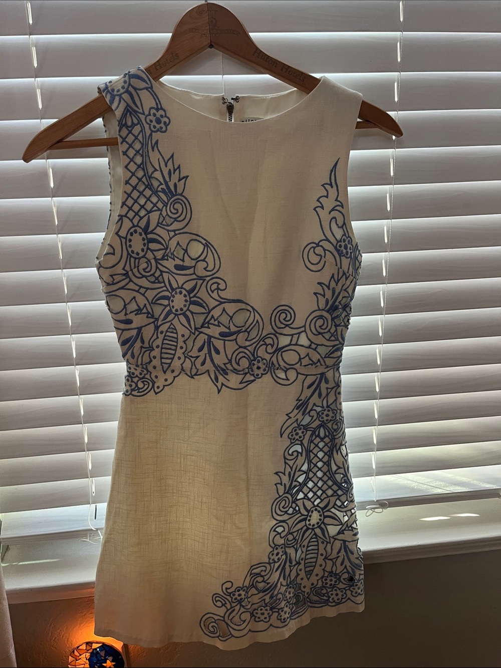 Alice + Olivia White Mini Dress with Blue Embroidered Motif - Picture 2 of 8